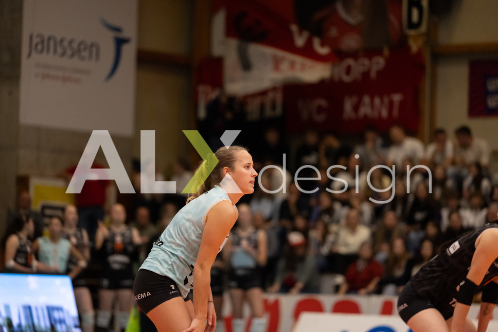 Volleyball I Frauen I Saison 2025-2026 I Volleyball NLA | Women I  Playoffs Finals 2/5 I  VC Kanti Schaffhausen - viteos NUC I  10.04.2026 | 1 Caroline Delley (CH) (Viteos NUC) – Libera - Realisiert mit Pictrs.com