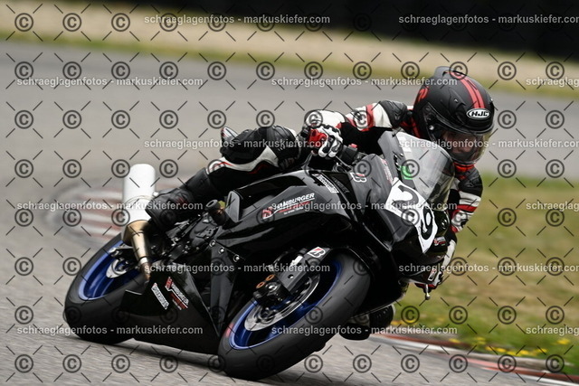25bt02-1251 | markuskiefer.com - Realisiert mit Pictrs.com