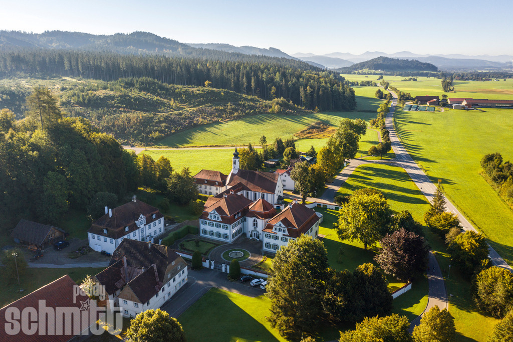 PS-Friesenhofen-2026-01 | Entdecke die größte Bildgalerie der Region mit Fotografien aus dem Allgäu, der Bodenseeregion, Oberschwaben, dem Donautal und der Schwäbischen Alb. Landschaften, Luftaufnahmen und Reisefotografie als Wandbild und Fotokunst. - Realisiert mit Pictrs.com