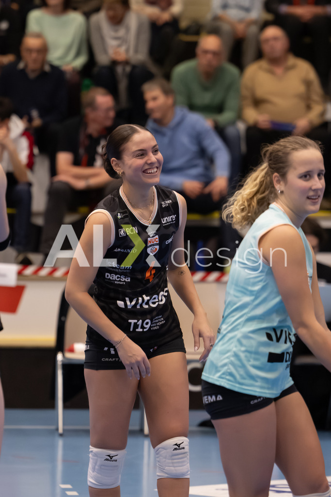 Volleyball I Frauen I Saison 2025-2026 I Volleyball NLA | Women I Round 16 I VC Kanti Schaffhausen - Viteos NUC I 31.01.2026 | 4 Milz Sara (CH) (Viteos NUC) – Zuspiel - Realisiert mit Pictrs.com