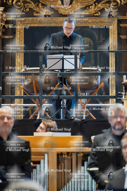 TAM25_K.11__Michael-Vogl_006_7596 | Tage Alter Musik Regensburg K.11 Dreieinigkeitskirche Ars Antiqua Austria (Österreich) St. Florianer Sängerknaben (Österreich) Splendor Austriae Höfischer Prunk in geistlichen Werken B.A. Aufschnaiter: Missa Laetemurine & H.I.F. Biber: Vesperae à 32 Franz Farnberger Einstudierung Gunar Letzbor Solovioline, Leitung Foto: Michael Vogl