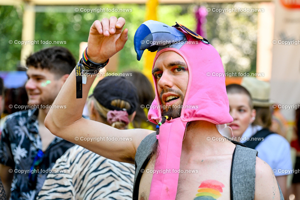 Linzpride 2024_ 06.07.2024-75 | 06.07.2024, Linz, AUT, Linzpride 2024, im Bild Teilnehmer an der Linz Pride 2024