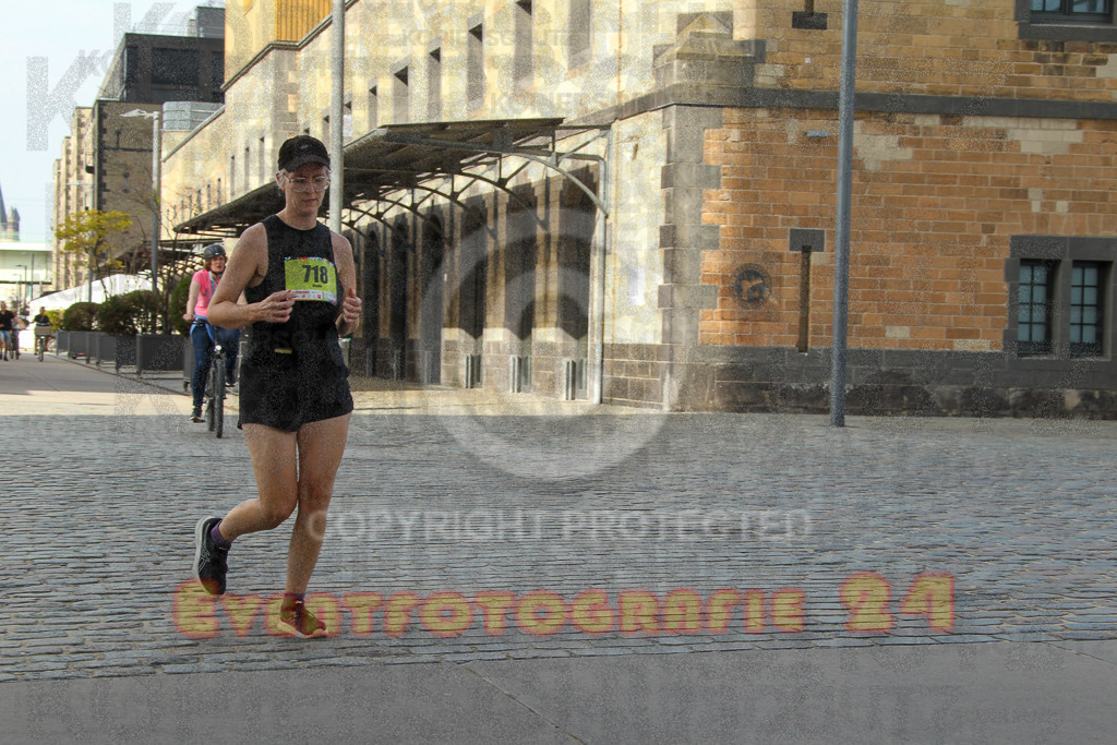 250920_1545_EV4_9523 | Sportfotografie im Rhein-Sieg Kreis, Köln, Bonn, NRW, Rheinland Pfalz, Hessen, etc. Unser Tätigkeitsfeld umfasst den Laufsport vom Volkslauf über den Marathon, Duathlon, Triathon bis zum Ultralauf wie Kölnpfad Ultra oder Schindertrail.