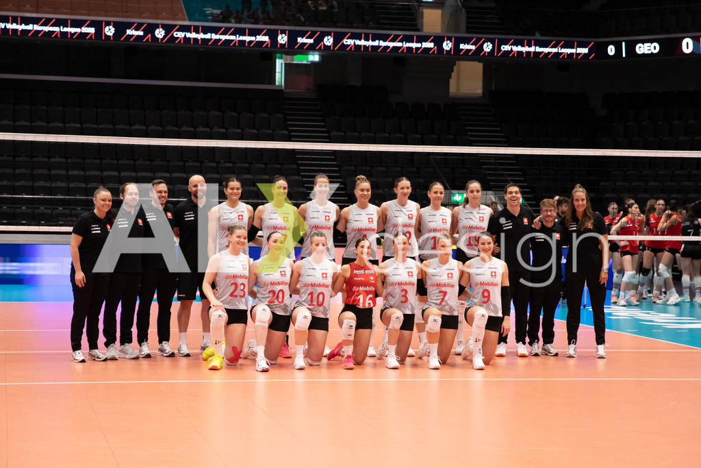 Georgia v Switzerland - CEV European League Women | KRIENS, SWITZERLAND - JUNE 12: Switzerland Team before the CEV European League match between Georgia and Switzerland at Pilatus Arena on June 12, 2026 in Kriens, Switzerland. - Realisiert mit Pictrs.com