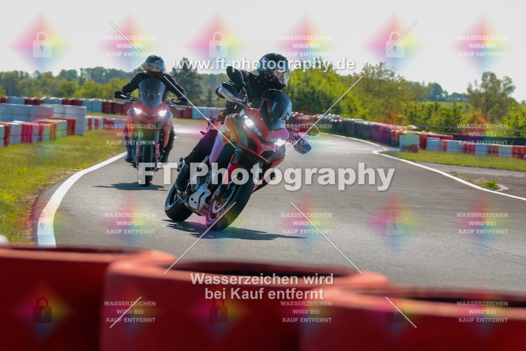 Moto-TeamOBK-21252 | Hier findet Ihr Bilder von Touristenfahrten auf der Nürburgring Nordschleife oder von anderen Veranstaltungen die ich besucht habe. Viel Spass beim Durch Schauen 