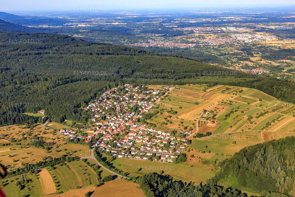 Luftbild: Ortsansicht von Osten im Ortsteil Schluttenbach in Ettlingen im Bundesland Baden-Württemberg in Deutschland. Foto: IMG_083996.jpg vom 26.07.2015 durch Werner Riehm/FLY-FOTO.de