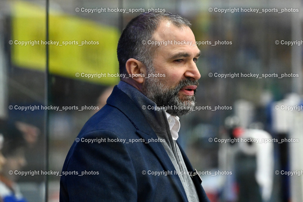 EC IDM Wärmepumpen VSV vs. HCB Südtirol Alperia | Pierre Allard Headcoach EC VSV, EC IDM Wärmepumpen VSV vs. HCB Südtirol Alperia, EC IDM Wärmepumpen VSV vs. HCB Südtirol Alperia am 28.12.2025 in Villach (Stadthalle Villach), Austria, (Photo by Bernd Stefan)