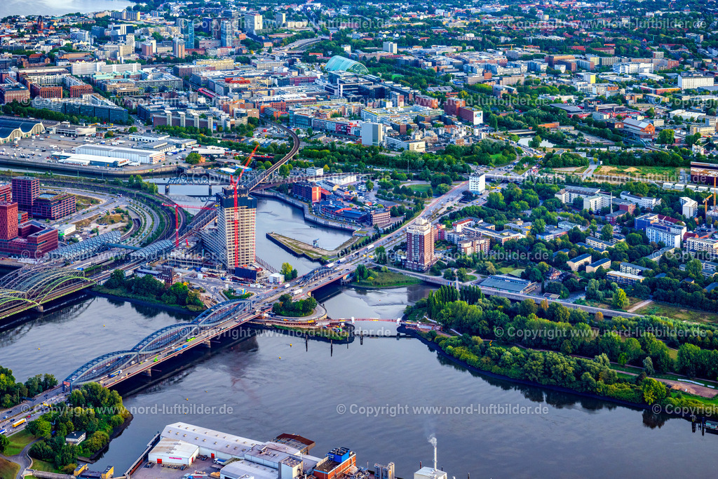 Hamburg_Elbbrücken_Elbtower_Entenwerder_Brücken_Baustelle_ELS_6263200925 | HAMBURG 19.09.2025 Brückenbauwerk entlang der Veddeler Brückenstraße über der Elbe im Ortsteil Rothenburgsort in Hamburg, Deutschland. // Bridge structure along Veddeler Brueckenstrasse over the Elbe in the Rothenburgsort district of Hamburg, Germany. Foto: Martin Elsen