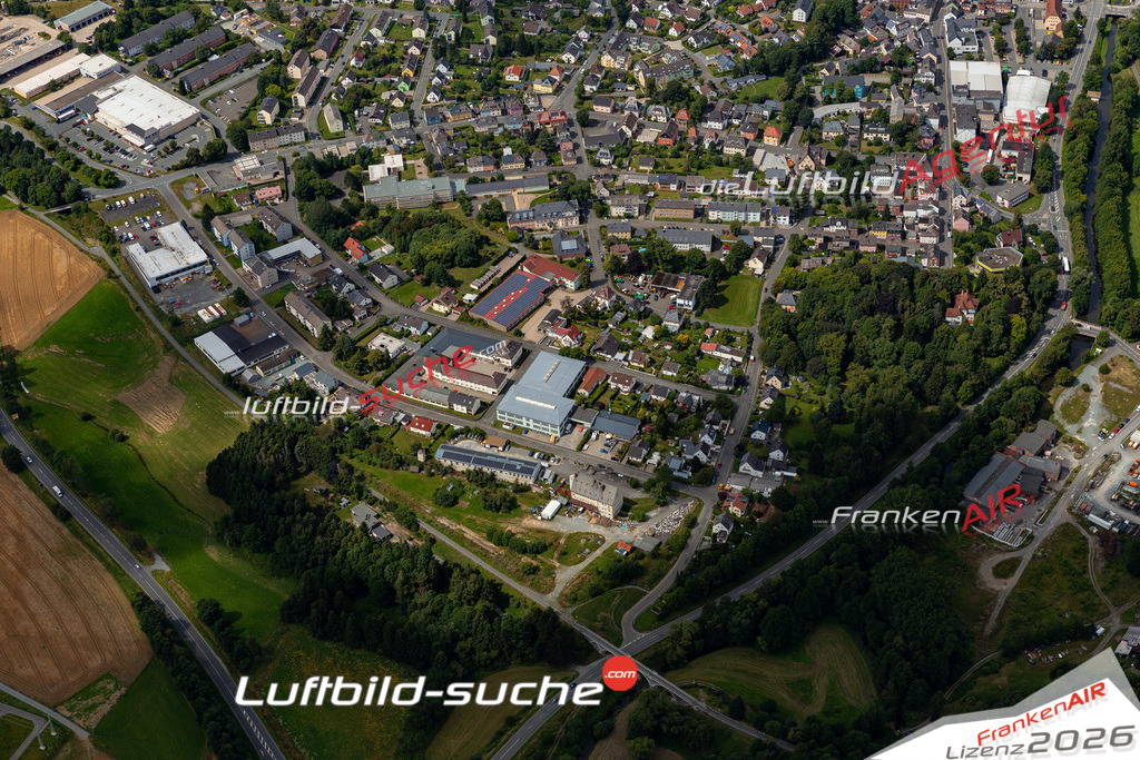 Das Luftbild der Stadt Naila wurde 2021 vom Flugzeug heraus erstellt (keine Drohne) Aufnahmehöhe ca.450 Meter- hohe Bildauflösung und Druck-Qualität garantiert!