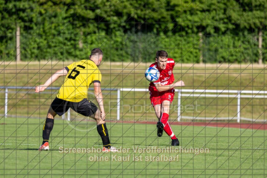 20250620_183107_0187 | #,TV Eybach (rot) vs. TSV Ottenbach (gelb), Fussball, Relegationsfinale in Kreisliga A3 - Bezirk Neckar/Fils, Saison 2024/2025, Eichenbachstadion, Haldenstraße, 73054 Eislingen, 20.06.2025 - 18:30 Uhr,Foto: PhotoPeet-Sportfotografie/Peter Harich