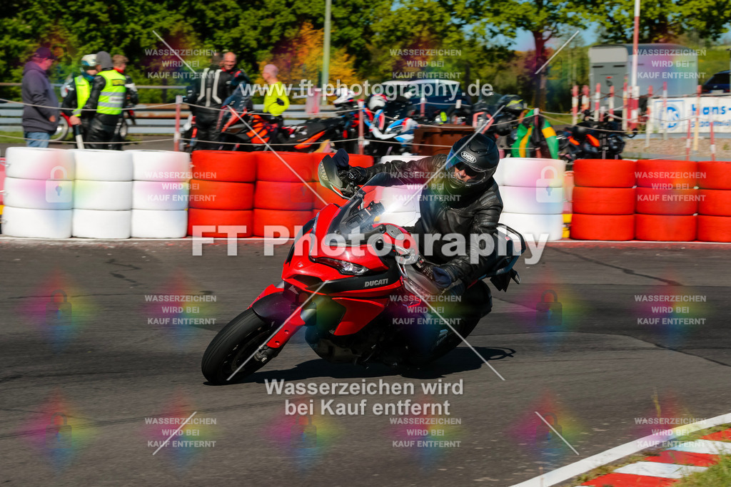 Moto-TeamOBK-21307 | Hier findet Ihr Bilder von Touristenfahrten auf der Nürburgring Nordschleife oder von anderen Veranstaltungen die ich besucht habe. Viel Spass beim Durch Schauen 