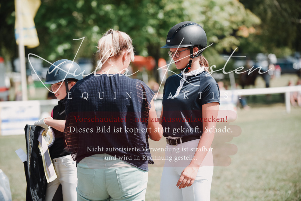 DSC_5892 | Pferde- und Turnierfotografie in Westsachsen. Pferdeportraits, Auftragszeichnungen und intuitive Kunst.