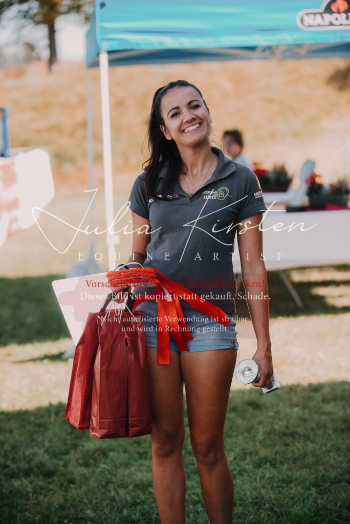 DSC_2975 | Pferde- und Turnierfotografie in Westsachsen. Pferdeportraits, Auftragszeichnungen und intuitive Kunst.