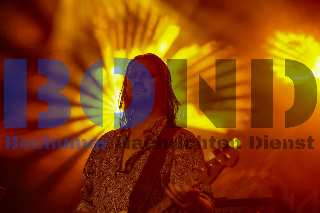 Purple Rising  {date} -  | {headline}(Foto: Sebastian Sendlak / BOND) - Realisiert mit Pictrs.com