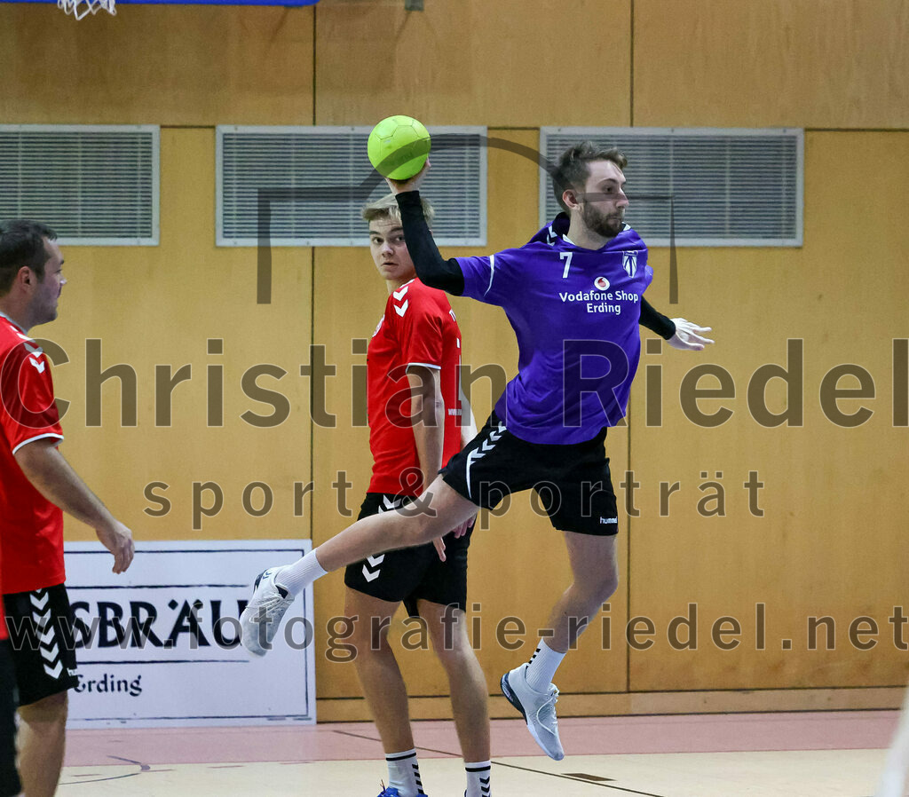 2022-11-12_067_SpVgg_Altenerding_III_gegen_TV_Altoetting_II | Erding, Deutschland, 12.11.2022:
Handball, Bezirksklasse Männer 2022 / 2023, 4. Spieltag, SpVgg Altenerding III gegen TV Altötting II, Endergebnis: 32:25

Johannes Veihelmann (SpVgg Altenerding, #7)

Foto: Christian Riedel / fotografie-riedel.net