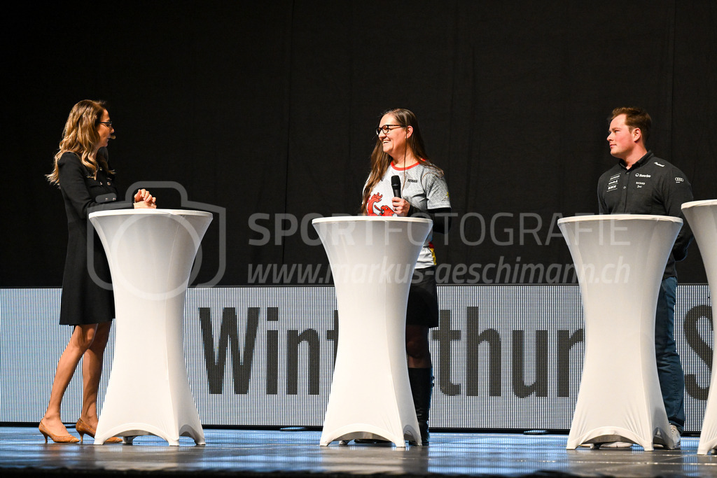 Winterthurer Sportehrung - 23. Februar 2023 | Winterthurer Sportehrung
AXA Arena, Winterthur
Regula Späni mit Renata Issler und Kalle Koblet.
Bild: Sportfotografie Markus Aeschimann | www.markus-aeschimann.ch - Realisiert mit Pictrs.com