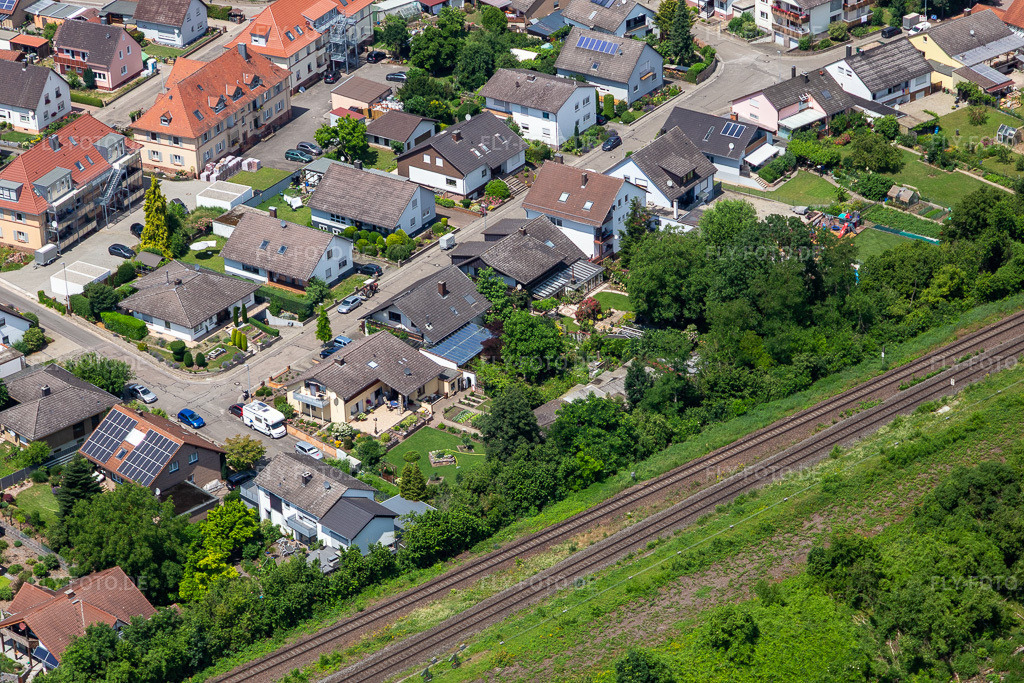 Luftbild: Im Rosengarten in Winden im Bundesland Rheinland-Pfalz in Deutschland. Foto: IMG_127226.jpg vom 26.06.2021 durch Werner Riehm/FLY-FOTO.de