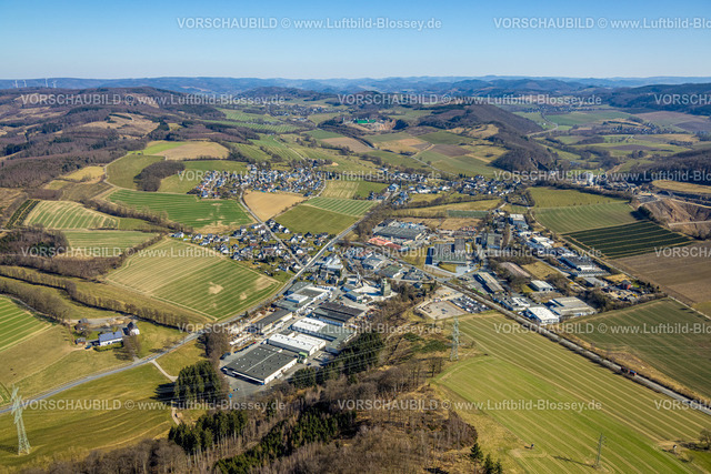 Sundern250304600 | Luftbild, Gewerbegebiet Am Gelben Berg, Hügellandschaft mit Waldgebiet, Wohngebiet Ortsansicht Ortsteil Westenfeld, hinten Ortsteil Bainghausen, Sundern, Sauerland, Nordrhein-Westfalen, Deutschland