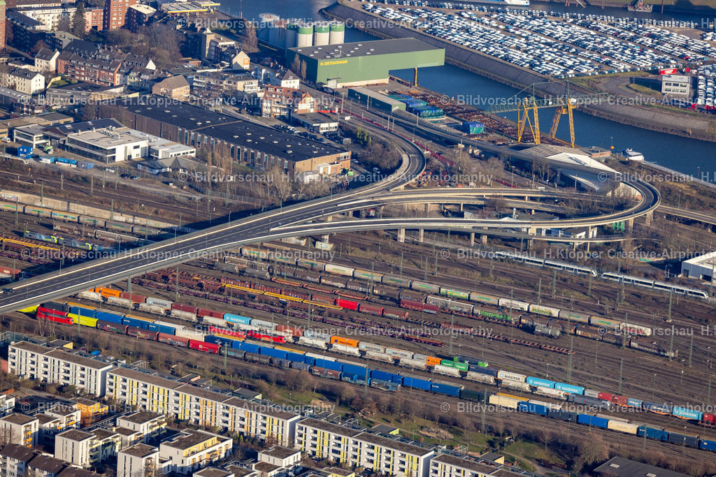 Luftbild Neuss-9000 | Luftbildfotografie Schienen- und Gleisstrecken auf den Abstellgleisen und Rangierstrecken des Rangierbahnhofes und Güterbahnhof an der Brücke an der Fesserstraße in Neuss im Bundesland Nordrhein-Westfalen, Deutschland - Realisiert mit Pictrs.com
