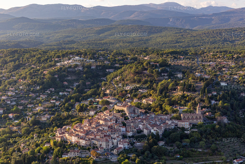 Aerial view: View of the town in Callian in the state Var, France.Photo: IMG_129537.jpg taken on 09/18/2021 by Werner Riehm/FLY-FOTO.comResolution of the original: 5310 x 3540 px