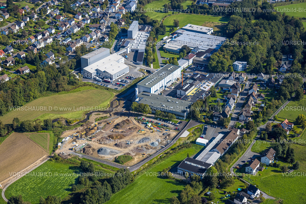 Plettenberg230908150 | Luftbild, Gewerbegebiet Lehmstraße mit Reinhold Mendritzki Kaltwalzwerk GmbH - Werk II und Baustelle an der Elsemühle, Neubau Fastenrath Befestigungstechnik GmbH, Holthausen, Plettenberg, Sauerland, Nordrhein-Westfalen, Deutschland