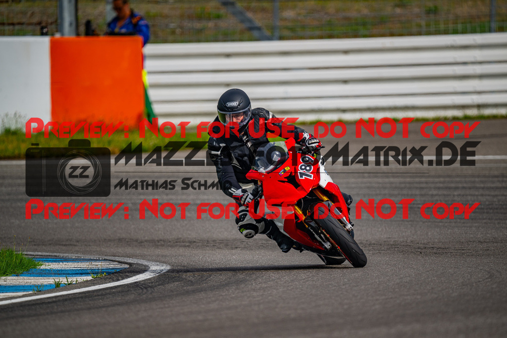 MaZZes_FotoMatrix_240701_6007705_2522 | GELB