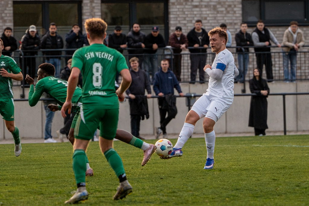 Fußball I Herren I Saison 2025-2026 I Landesliga Weser-Ems I 23. Spieltag I SFN Vechta - BW Lohne II I 01396 | jns.sportfotos - Realisiert mit Pictrs.com