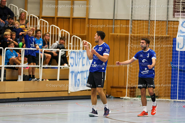 msghab_03548 | despor 2022.10.23 HB Männer Oberliga MSG Umstadt/Habitzheim - TV Petterweil  emspor, emonline, despor,  v.l.,  Dennis Weit (MSG Umstadt/Habitzheim) und Luca Kemper (MSG Umstadt/Habitzheim) jubeln
 - Realisiert mit Pictrs.com