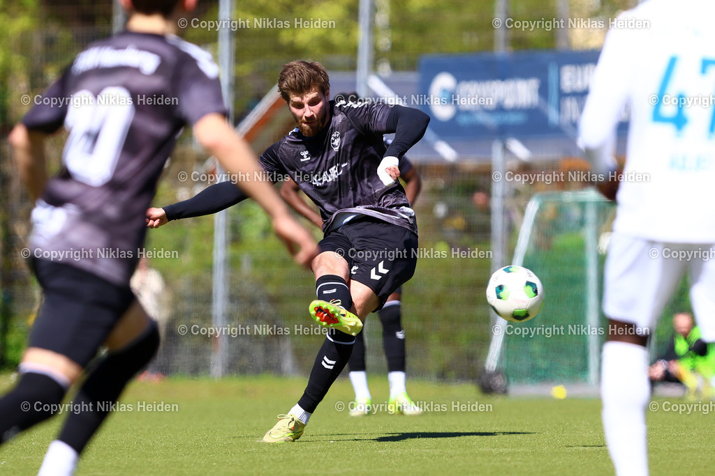 NH_USCPaloma_ETTSVHamburg_OberligaHamburg_26042026 | #5 Yannick Siemsen (ETSV Hamburg)Fußball I Herren I Gamesright Oberliga Hamburg I Saison 2025-2026  I 32. Spieltag I USC Paloma - ETSV Hamburg I 26.04.2026 I Jonny-Rehbein-Sportplatz