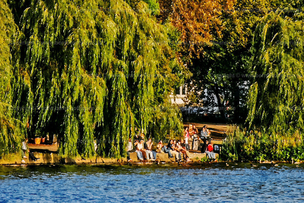 PDM2_1645_HH-Alster_Sonnenanbeter_90x60 | DIGITALKUNST. Hamburg - Uhlenhorst. Ostufer der Außenalster. Besucher genießen die späte Oktobersonne. - Realisiert mit Pictrs.com