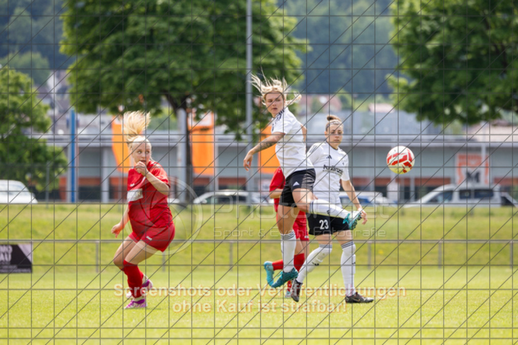 20250518_133620_0095 | #,1.FC Donzdorf (rot) vs. FV Bellenberg (weiß), Fussball, Frauen-Verbandsliga Württemberg, 20. Spieltag, Saison 20242025, Rasenplatz Lautertal Stadion, Süßener Straße 16, 73072 Donzdorf, 18.05.2025 - 1300 Uhr,Foto: PhotoPeet-Sportfotografie/Peter Harich