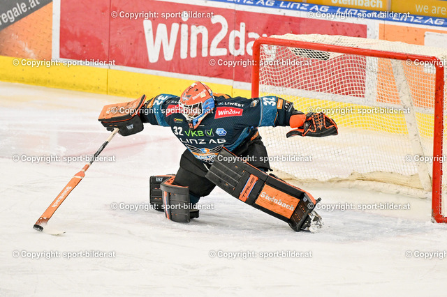 AUT, ICE, Black Wings Linz (AUT) vs Asiago Hockey (ITA) | 12.01.2024, Eishalle Linz, AUT, ICE Eishockey Liga, Black Wings Linz (AUT) vs Asiago Hockey (ITA), im Bild Rasmus Tirronen (BWL)


// ICE win2day Hockey League Match between Black Wings Linz (AUT) vs Asiago Hockey (ITA) in Linz, Austria on 2024/01/12