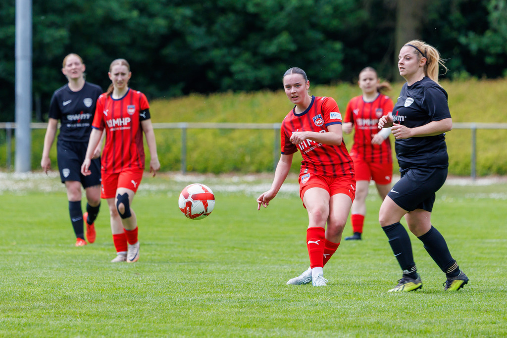 20260517-SGMHS-FCH_054 | SGM Hohenmemmingen/Sontheim vs. 1.FC Heidenheim 1846 II, Fußball, Frauen, Bezirksliga Meisterrunde, 2025/2026, 4. Spieltag, 17.05.2026 in Sontheim, Rasenplatz 1(Foto: Michael Bulling) - Realisiert mit Pictrs.com