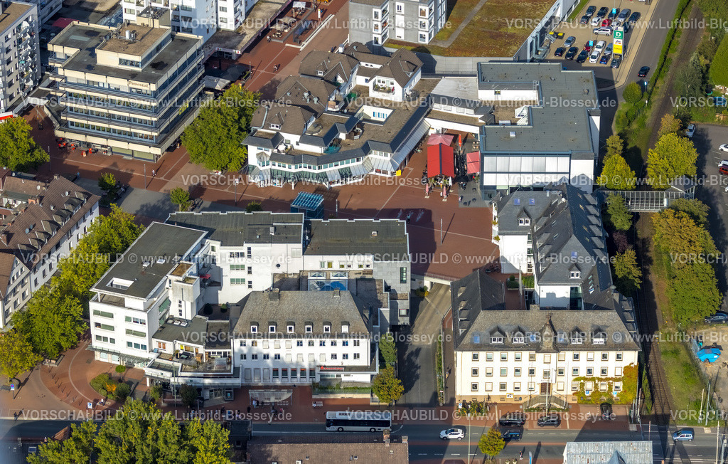 Kreuztal230911891 | Luftbild, Rathaus Stadtverwaltung, Marktplatz Roter Platz und Einkaufsstraße mit Fußgängerzone, Kreuztal, Siegerland, Nordrhein-Westfalen, Deutschland