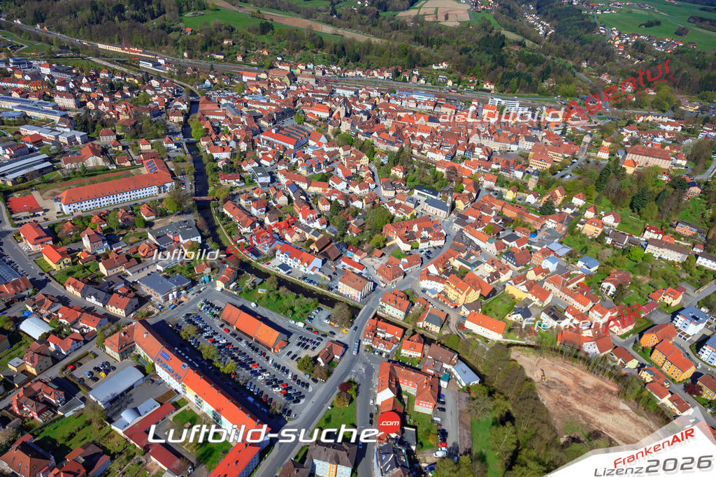 Die Luftaufnahme der Stadt Kronach wurde 2017 vom Flugzeug heraus erstellt ( keine Drohne )- hohe Auflösung für beste Qualität