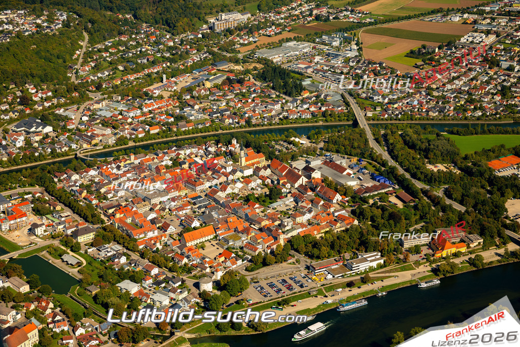 Das Luftbild zeigt : Zentrum Kelheim - Die Luftaufnahme wurde 2023 vom UL-Flugzeug aus erstellt ( keine Drohne ) - Hochauflösende Luftaufnahme - Für grossformatige Ausdrucke geeignet. Die Geschenkidee !Mit Lizenz und Bildrechte bestellbar
