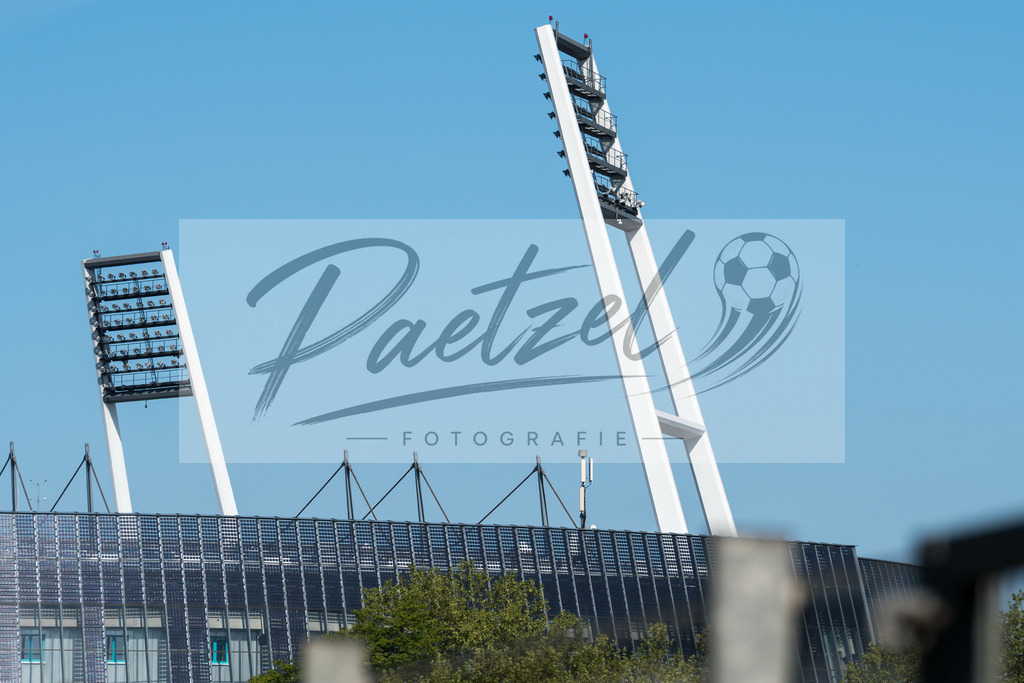 TRASVW20200521_0015 | Fussball, Herren: . Aussenansicht vom wohninvest Weserstadion am 21.05.2020 in Bremen, Deutschland. - Realisiert mit Pictrs.com