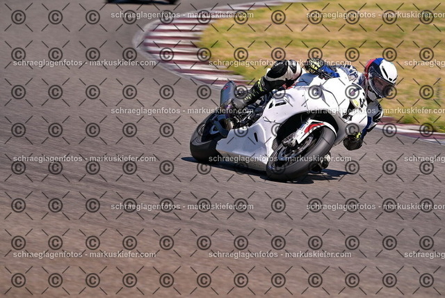 26bt05-1037 | markuskiefer.com - Realisiert mit Pictrs.com
