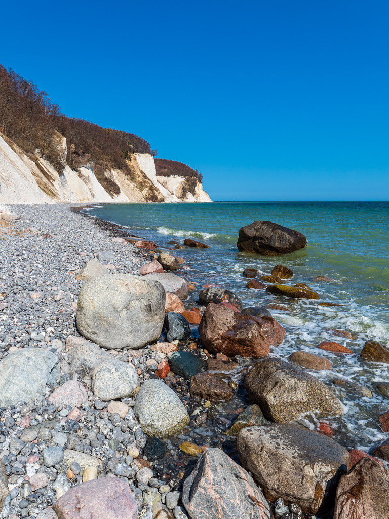 Kreidefelsen an der Küste der Ostsee auf der Insel Rügen | Kreidefelsen an der Küste der Ostsee auf der Insel Rügen.