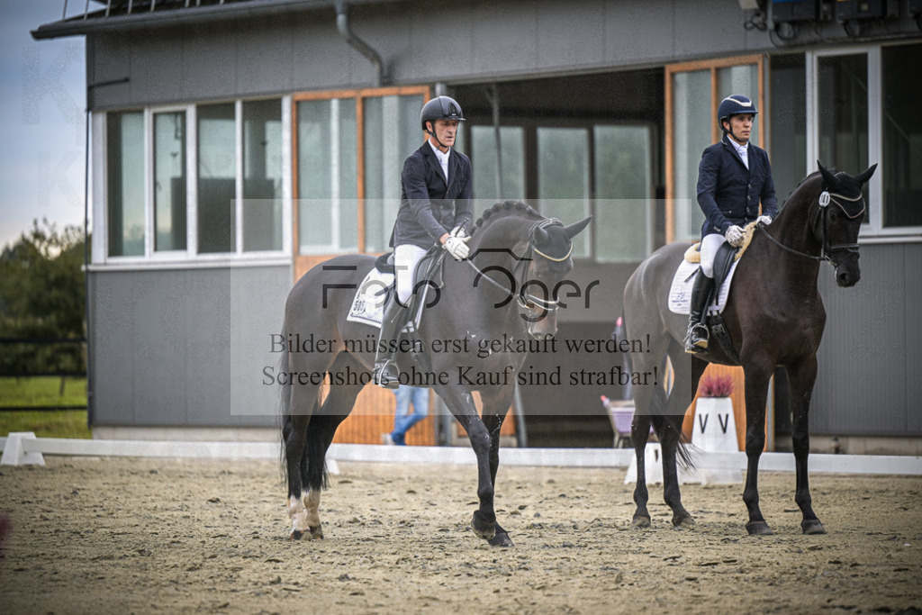 DOS_1493 | Entdecke hochwertige Reitturnierfotos von Foto Oger. Professionell, emotional und authentisch – jetzt Lieblingsmomente im Shop bestellen.Deutschlandweite Turnierfotografie. - Realisiert mit Pictrs.com