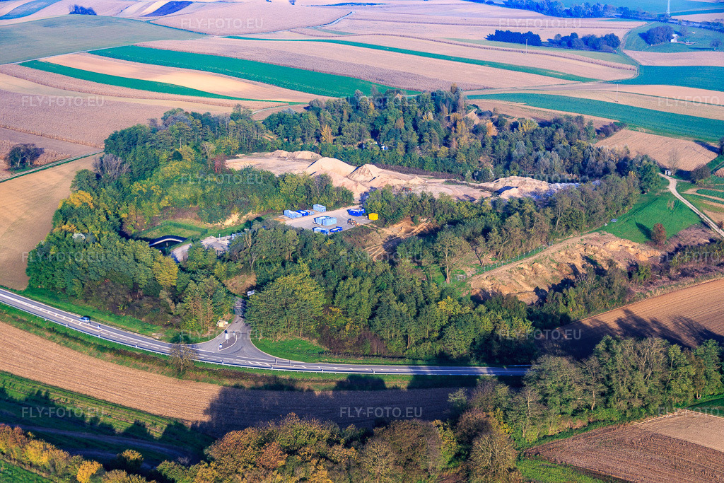Vue aérienne: Décharge de SELTZ MATERIAUX du sud à Seltz dans le département Bas Rhin, France – .Photo: IMG_075707.jpg prise le 01/11/2014 par Werner Riehm/FLY-FOTO.eu – Résolution de l'original: 5472 x 3648 px – Seltz Mat\xc3\xa9riaux