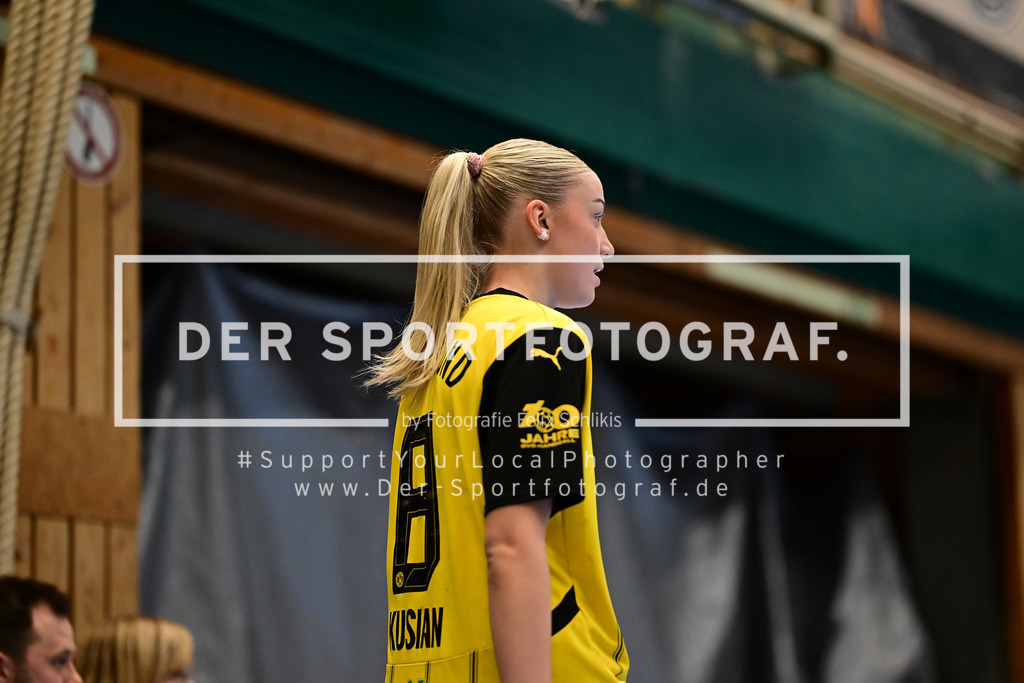 Handball I Frauen I Saison 2024-2025 I 1. HBF I 12. Spieltag I Buxtehuder SV - Borussia Dortmund I 053446 | Maraike Kusian (8, Borussia Dortmund) - Realized with Pictrs.com