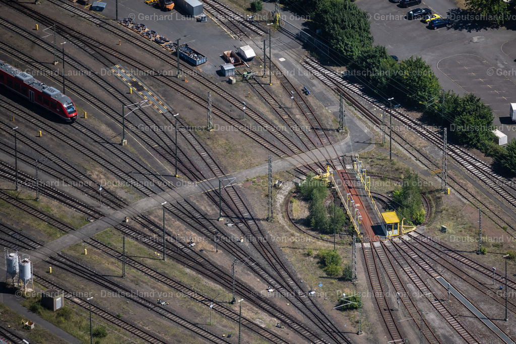 4035849 | BRAUNSCHWEIG 31.07.2020 Bahnbetriebswerk und Ausbesserungswerk, Wartung und Instandhaltung von Zügen des Personentransportes der Deutschen Bahn in Braunschweig im Bundesland Niedersachsen, Deutschland. // Railway depot and repair shop for maintenance and repair of trains of passenger transport in Brunswick in the state Lower Saxony, Germany. Foto: Gerhard Launer