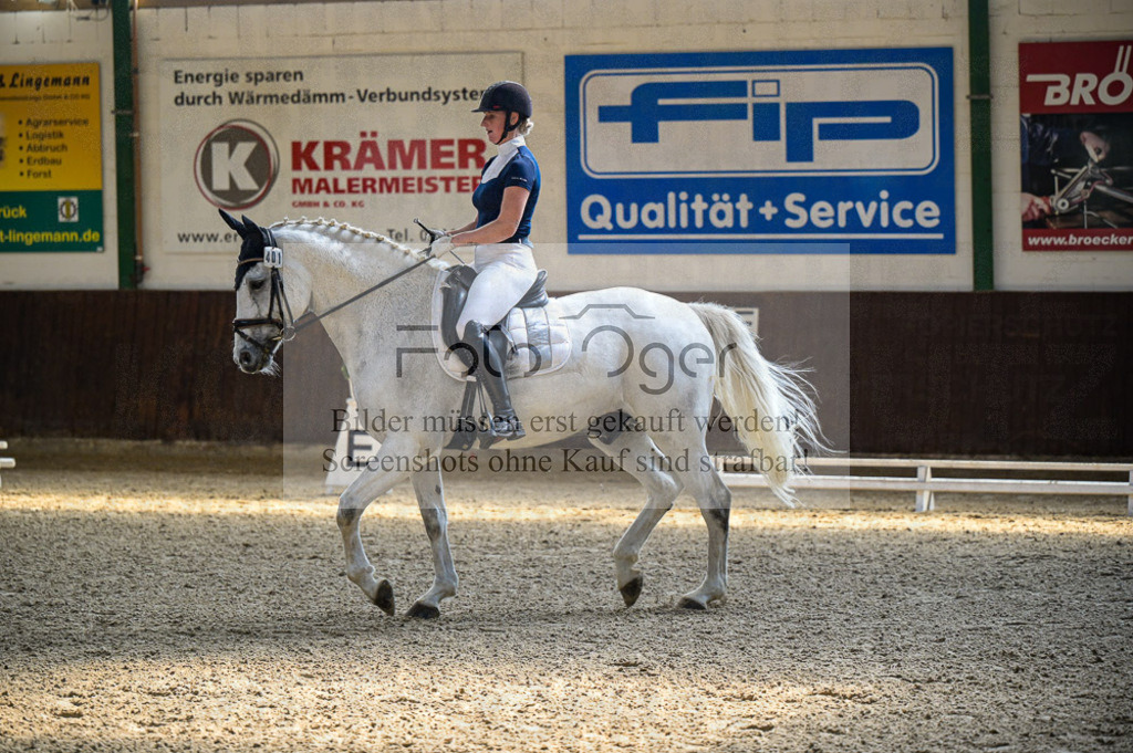 Reitturnier Voxtrup | Entdecke hochwertige Reitturnierfotos von Foto Oger. Professionell, emotional und authentisch – jetzt Lieblingsmomente im Shop bestellen.Deutschlandweite Turnierfotografie. - Realisiert mit Pictrs.com