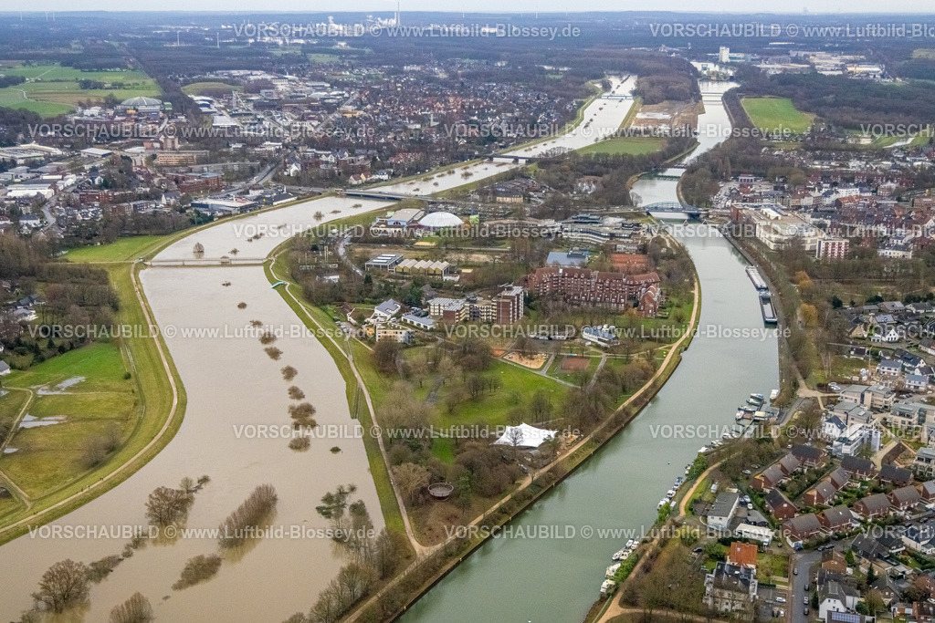 Dorsten231204227Lippe | Luftbild vom Hochwasser der Lippe, Weihnachtshochwasser 2023, Fluss Lippe tritt nach starken Regenfällen über die Ufer, Überschwemmungsgebiet Bürgerpark Maria Lindenhof, Bäume im Wasser, Wesel-Datteln-Kanal, Hardt, Dorsten, Ruhrgebiet, Nordrhein-Westfalen, Deutschland