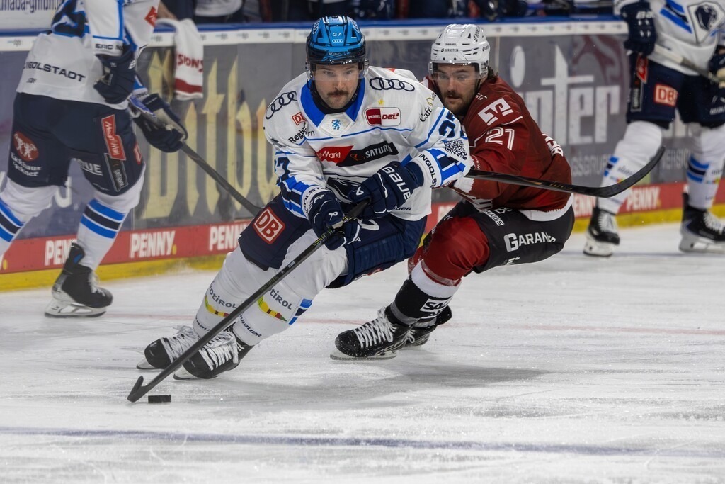 DEL, Deutsche Eishockey Liga Saison 2025/26, 32 Spieltag: Adler Mannheim gegen ERC Ingolstadt | DEL, Deutsche Eishockey Liga Saison 2025/26, 32 Spieltag: Adler Mannheim gegen ERC Ingolstadt***Am Puck: Riley Barber (37, Ingolstadt) - Realisiert mit Pictrs.com