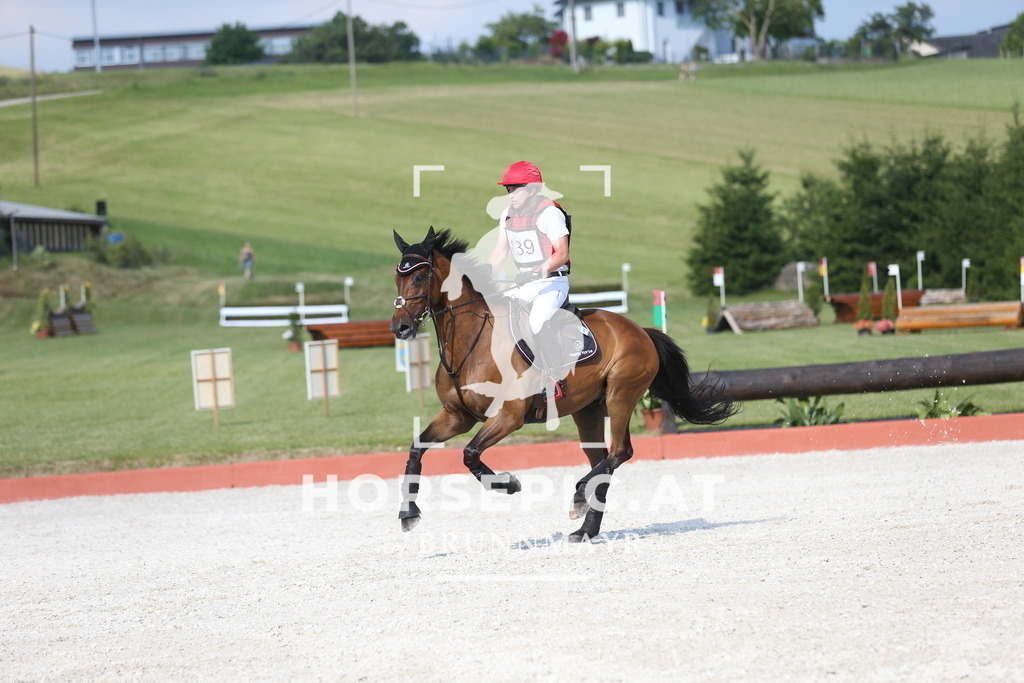 DL2Q3123 | Willkommen bei Brunnmayr - Design & Fotografie – Ihrem Spezialisten für Reitturniere und Pferdeveranstaltungen in Oberösterreich, Salzburg und Bayern! Seit über 17 Jahren sind wir leidenschaftlich dabei.