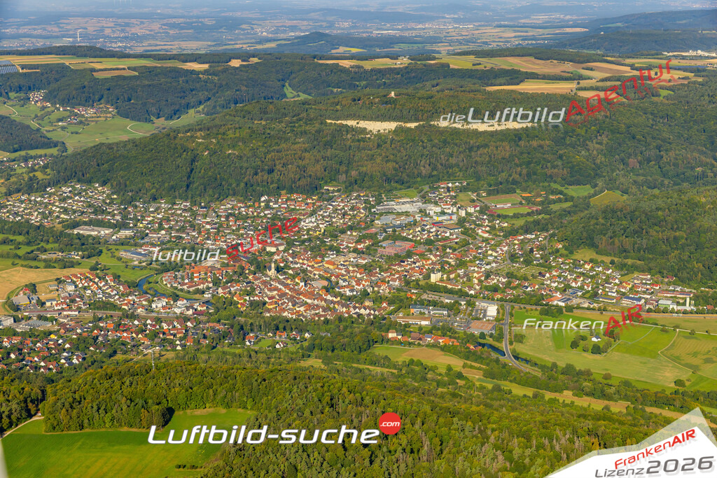 Das Luftbild zeigt :  Ebermannstadt - Die Luftaufnahme wurde 2024 vom UL-Flugzeug aus erstellt ( keine Drohne ) - Hochauflösende Luftaufnahme - Für grossformatige Ausdrucke geeignet. Die Geschenkidee !Mit Lizenz und Bildrechte bestellbar