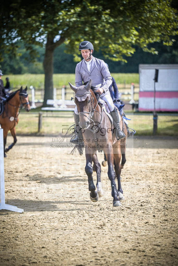 DOS_6606 | Entdecke hochwertige Reitturnierfotos von Foto Oger. Professionell, emotional und authentisch – jetzt Lieblingsmomente im Shop bestellen.Deutschlandweite Turnierfotografie. - Realisiert mit Pictrs.com
