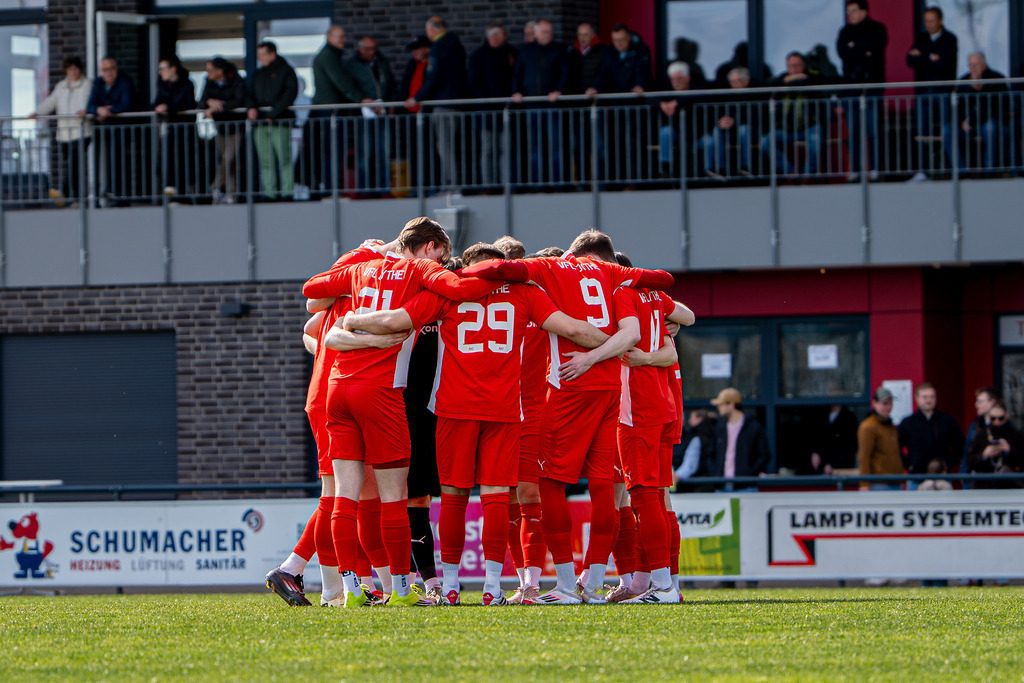 Fußball I Herren I Saison 2025-2026 I Bezirksliga Weser-Ems 4 I 26. Spieltag I VFL Oythe - SV Hansa Friesoythe I 19969 | jns.sportfotos - Realisiert mit Pictrs.com